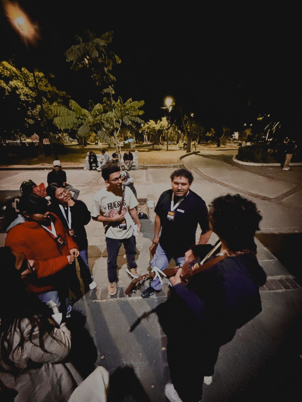 Jóvenes impactando en la calle